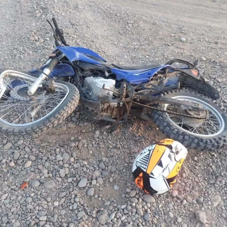 Chocó a un motociclista y se dio a la fuga: es intensamente buscado por la Policía