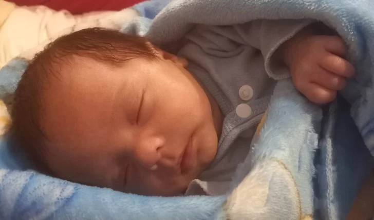 Ander, el bebé que nació con un grave cuadro de desnutrición, volvió a Río Gallegos