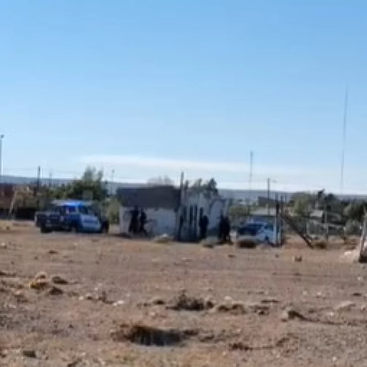 Hallaron a un hombre sin vida dentro de una construcción abandonada y averiguan las causas