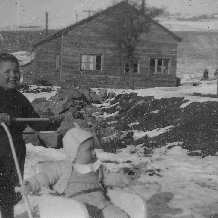 Una foto en Río Turbio y la historia de tres hombres unidos por la aviación en la Patagonia Una foto en Río Turbio y la historia de tres hombres unidos por la aviación en la Patagonia