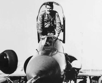 Malvinas: “Paco”, el tío piloto del obispo Jorge García Cuerva que soñó que podía salvar su avión