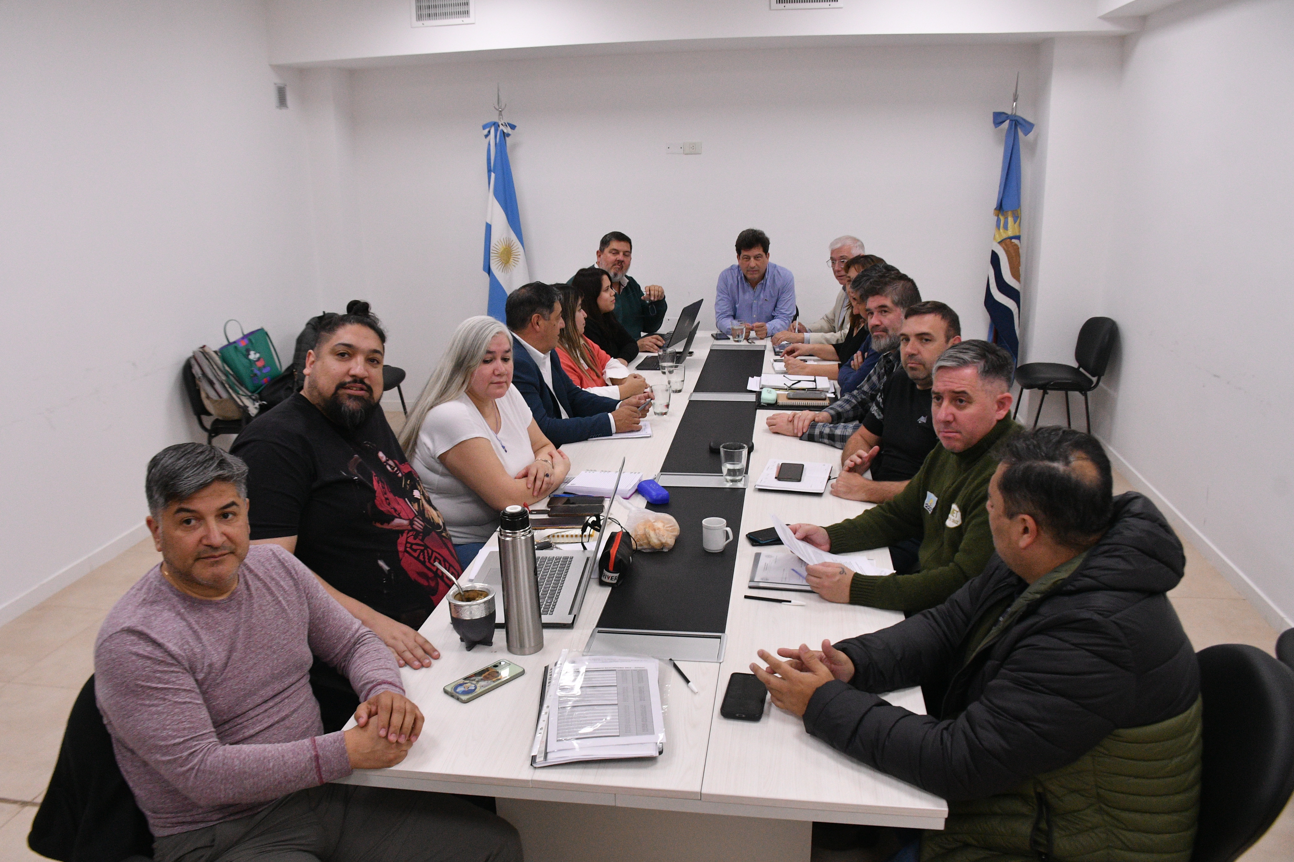 Santa Cruz: los dos gremios docentes estatales adhieren al paro nacional del jueves