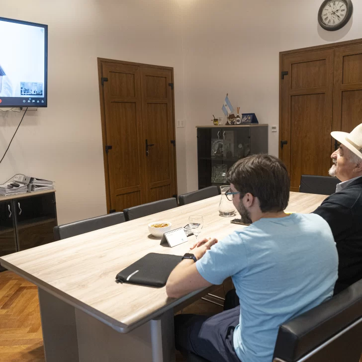 Othar Macharashvili se reunió con ingenieros de Comodoro convocados por la NASA Othar Macharashvili se reunió con ingenieros de Comodoro convocados por la NASA