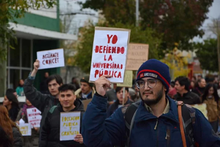 El Gobierno cuestionó la marcha universitaria y aseguró que es “incentivada por la política”