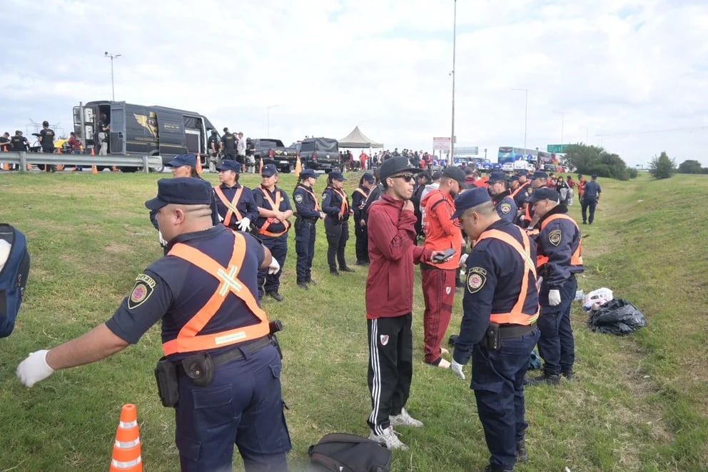 River vs. Boca: secuestran armas blancas, pirotecnia y alcohol en la previa al Superclásico River vs. Boca: secuestran armas blancas, pirotecnia y alcohol en la previa al Superclásico