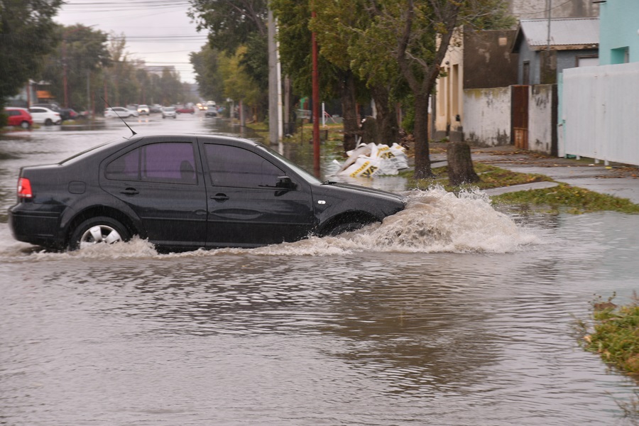 Cayeron casi 30 mm de lluvia, se superó la media mensual, y no hubo luz por cinco horas en Río Gallegos