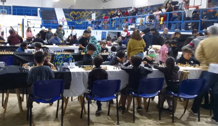 Torneo-de-ajedrez-en-caleta-olivia-8743-3-728x421