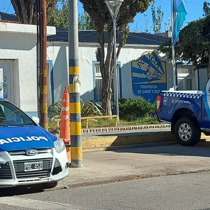 Un zíngaro le pegó a su novia embarazada y se llevó a la hija de 3 años que tienen en común