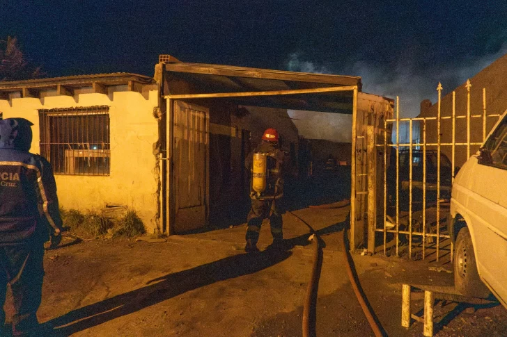 Incendio en un taller mecánico del barrio San Benito