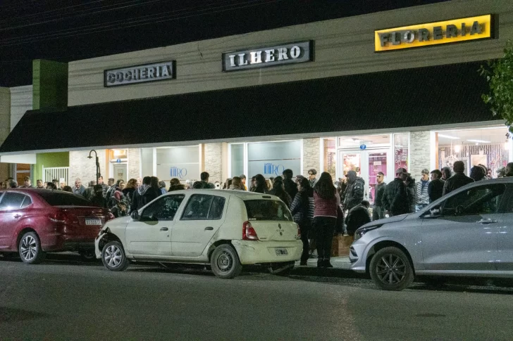 “Hasta pronto hijo querido”: Familiares despidieron los restos del joven minero Daniel Ochoa