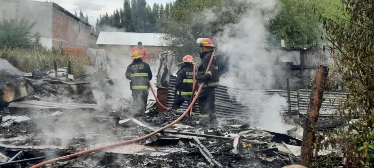 Provocaron un incendio en un complejo de viviendas: cuatro departamentos fueron afectados