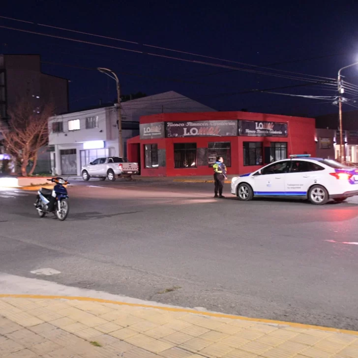 Choque entre una moto y una camioneta en Río Gallegos