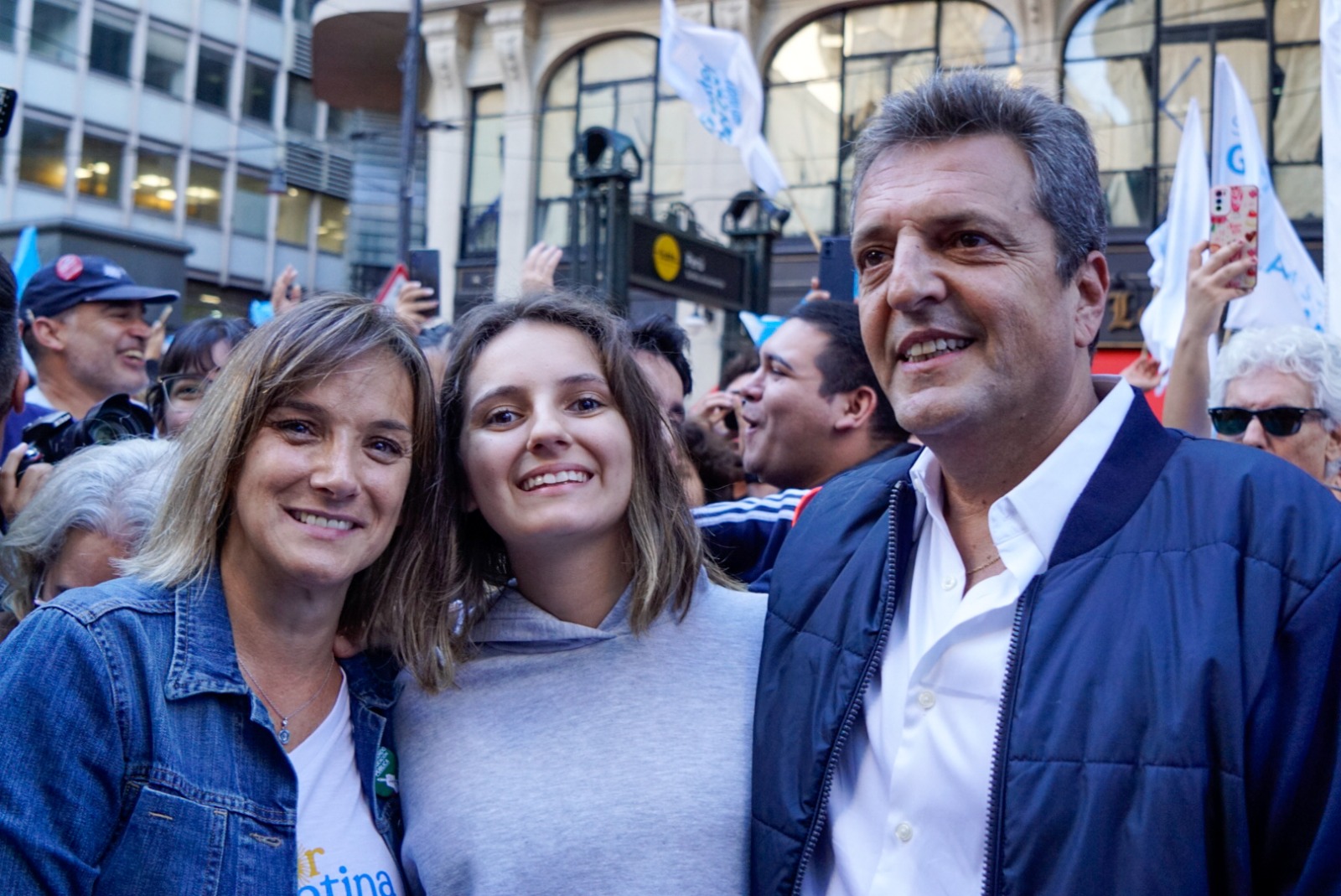 Sergio Massa acompañó a su hija en la marcha universitaria