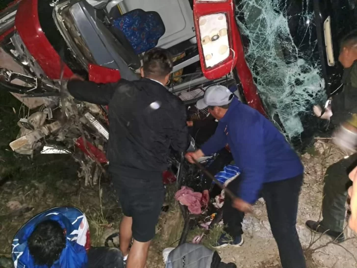 Accidente con cuatro muertos y 36 heridos en un colectivo afectó al plantel de Boca en la previa contra Nacional