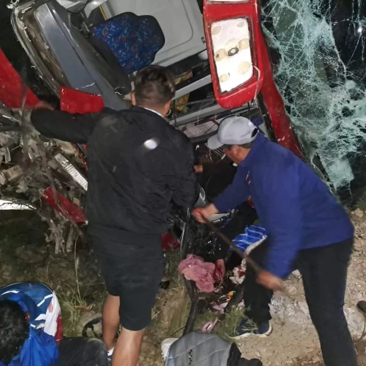 Accidente con cuatro muertos y 36 heridos en un colectivo afectó al plantel de Boca en la previa contra Nacional