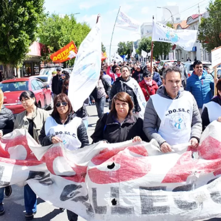 Adosac aceptó la oferta salarial, pero convocó a un nuevo paro para esta semana 