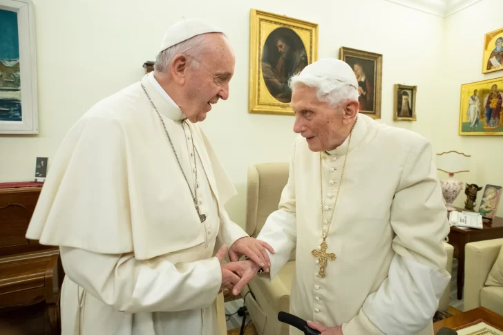 Francisco reveló la posición de Benedicto XVI ante la apertura de la Iglesia a las parejas LGBT