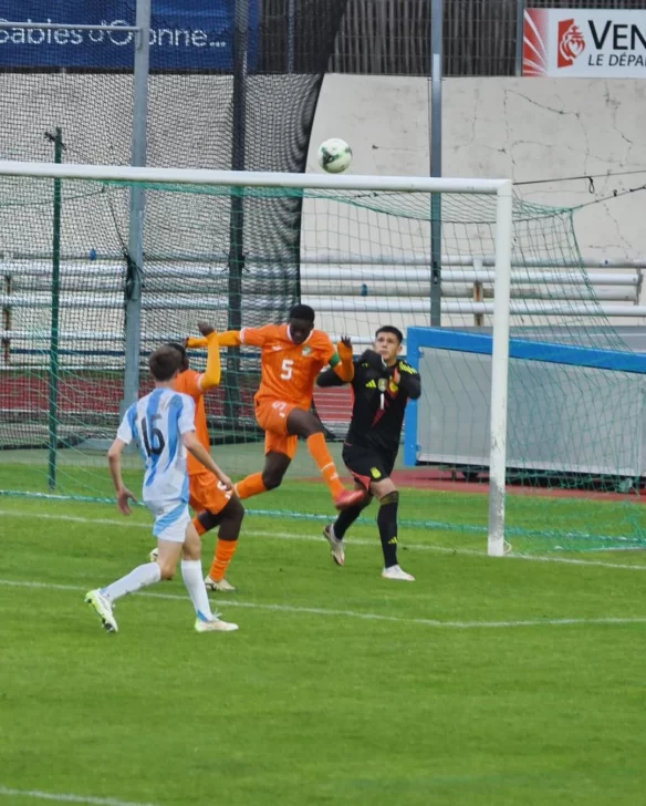Benicio Romero jugó el Mundial de Fútbol Montaigu con la Sub 17