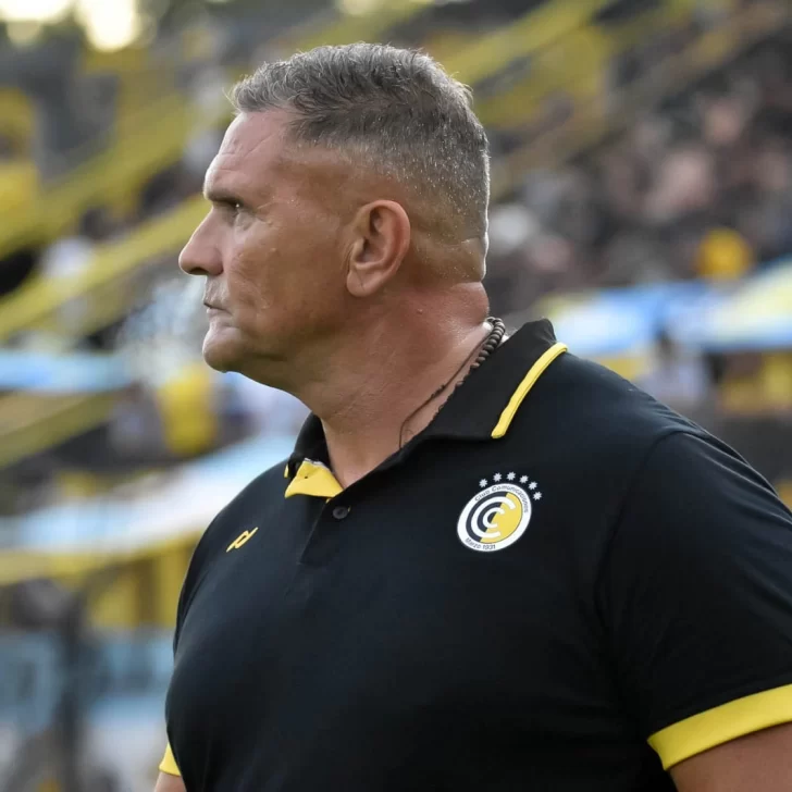 Arnaldo Sialle dejó Comunicaciones para ser entrenador de Guillermo Brown de Puerto Madryn Arnaldo Sialle dejó Comunicaciones para ser entrenador de Guillermo Brown de Puerto Madryn