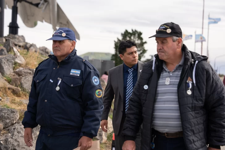 Claudio Vidal encabezó el acto por los 42 años de la gesta de Malvinas en Puerto San Julián