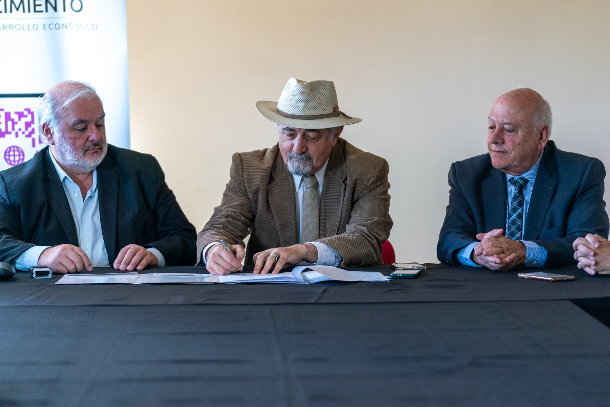 Comodoro Conocimiento rubricó un convenio para buscar financiamiento para empresas de la región Comodoro Conocimiento rubricó un convenio para buscar financiamiento para empresas de la región