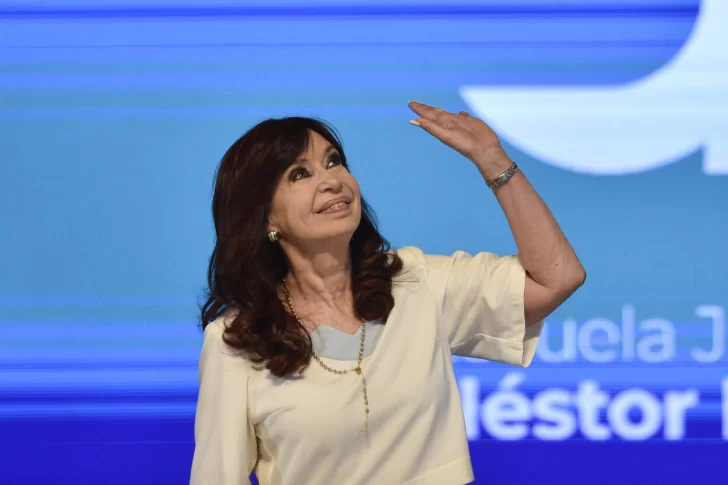 Cristina reapareció en un acto en Quilmes: “El pueblo está siendo sometido a un inútil sacrificio”