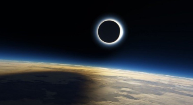 Así se vio el eclipse solar total desde el espacio 