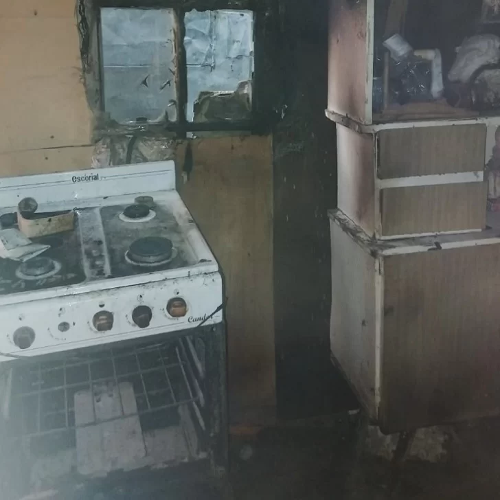 La hornalla de una cocina provocó un principio de incendio en una vivienda