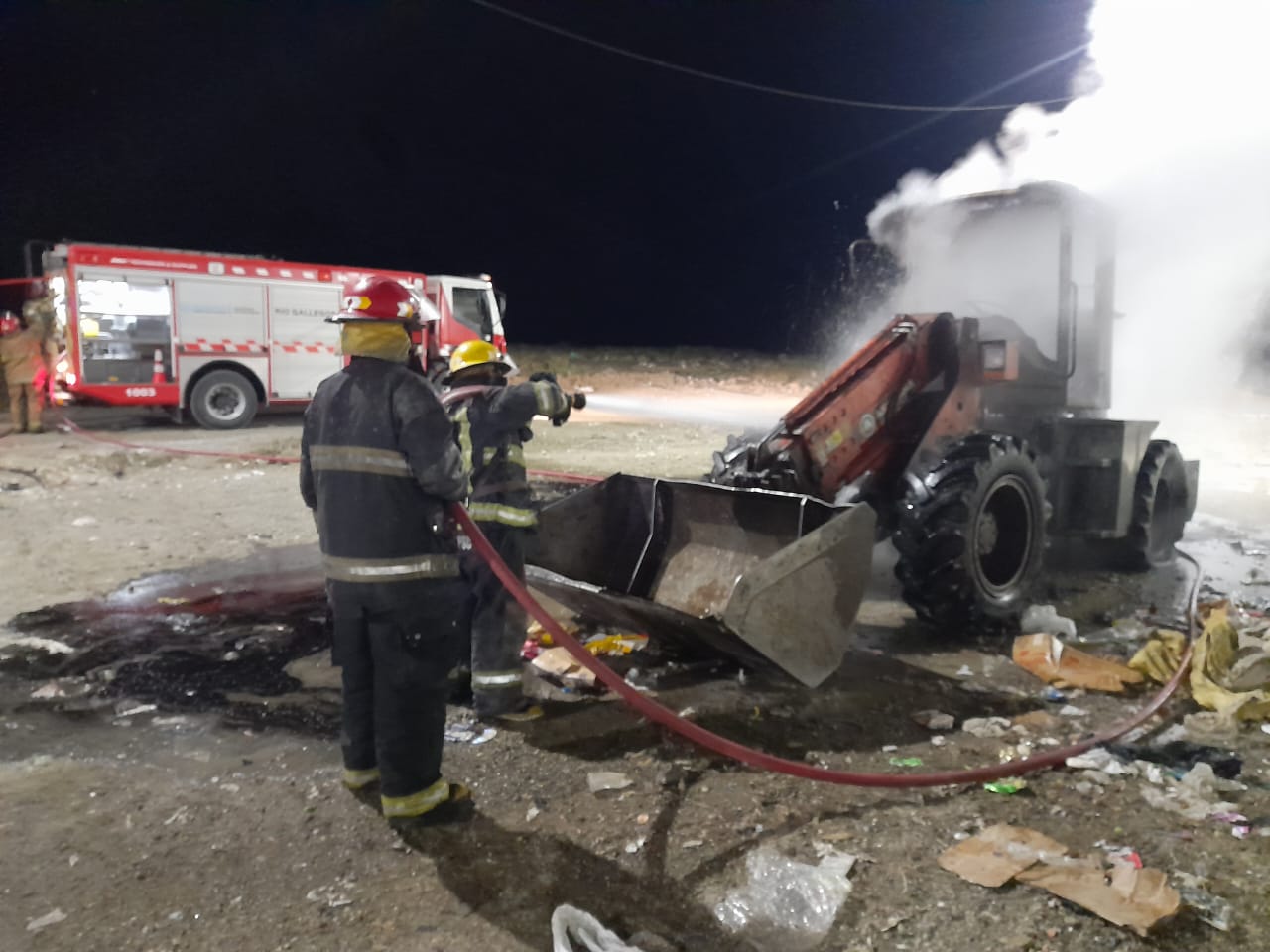 incendio-vaciadero-cargadora-728x546