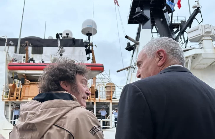 Javier Milei recibió un buque de la Guardia Costera de Estados Unidos: “Para combatir la pesca ilegal en el Atlántico Sur”