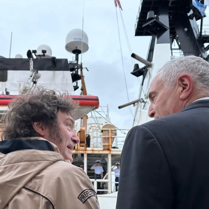 Javier Milei recibió un buque de la Guardia Costera de Estados Unidos: “Para combatir la pesca ilegal en el Atlántico Sur”