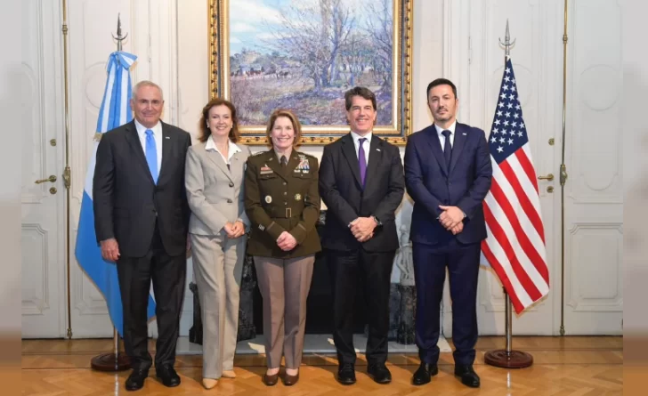 El Gobierno recibió a la jefa del Comando Sur de Estados Unidos en Casa Rosada