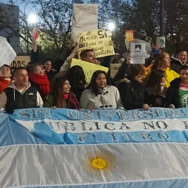 En Las Heras también se movilizaron: “Soy recibido de la universidad pública y se lo debo”