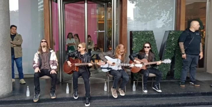 Video. Megadeth en Argentina: la banda dio un show acústico sorpresa para sus fans afuera del hotel