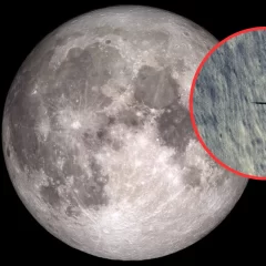 Descubren un objeto con forma de “tabla de surf” sobrevolando la Luna: ¿Qué es?