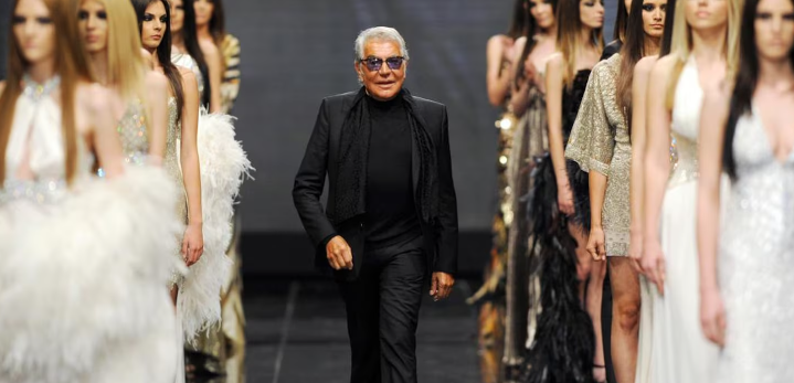 Murió Roberto Cavalli, el diseñador italiano preferido de las famosas, a los 83 años