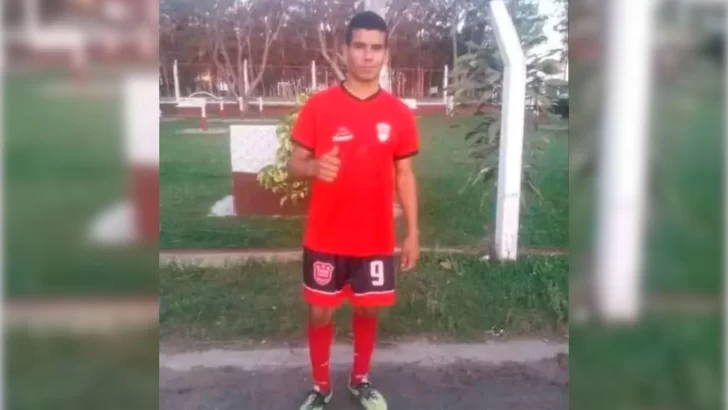 Tragedia: un jugador de fútbol murió al golpear su cabeza contra una pared en un partido