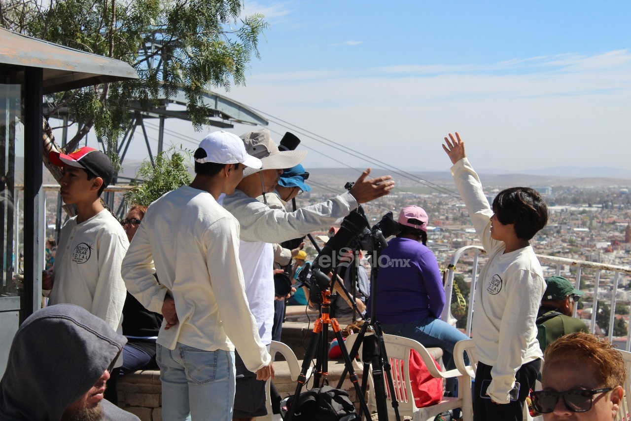 turistas-eclipse-mexico-3-728x485