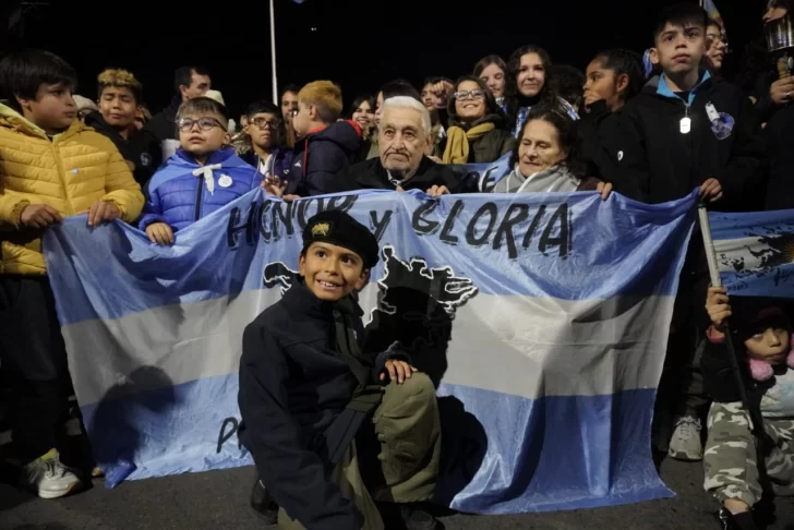 Fernando Alturria en la Vigilia: “Siempre habrá un santacruceño que levante la bandera de Malvinas”