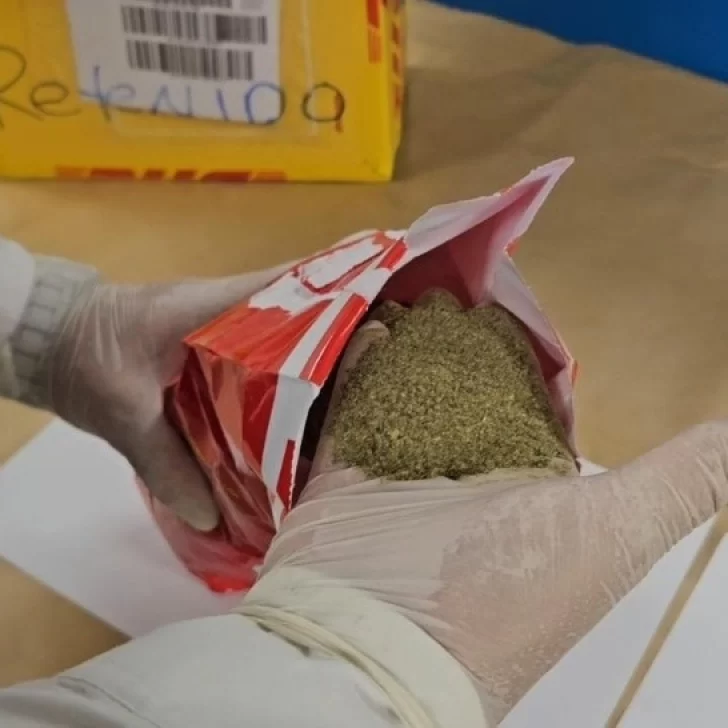 Intentó mandar paquetes de yerba mate con droga a Hong Kong y lo descubrieron