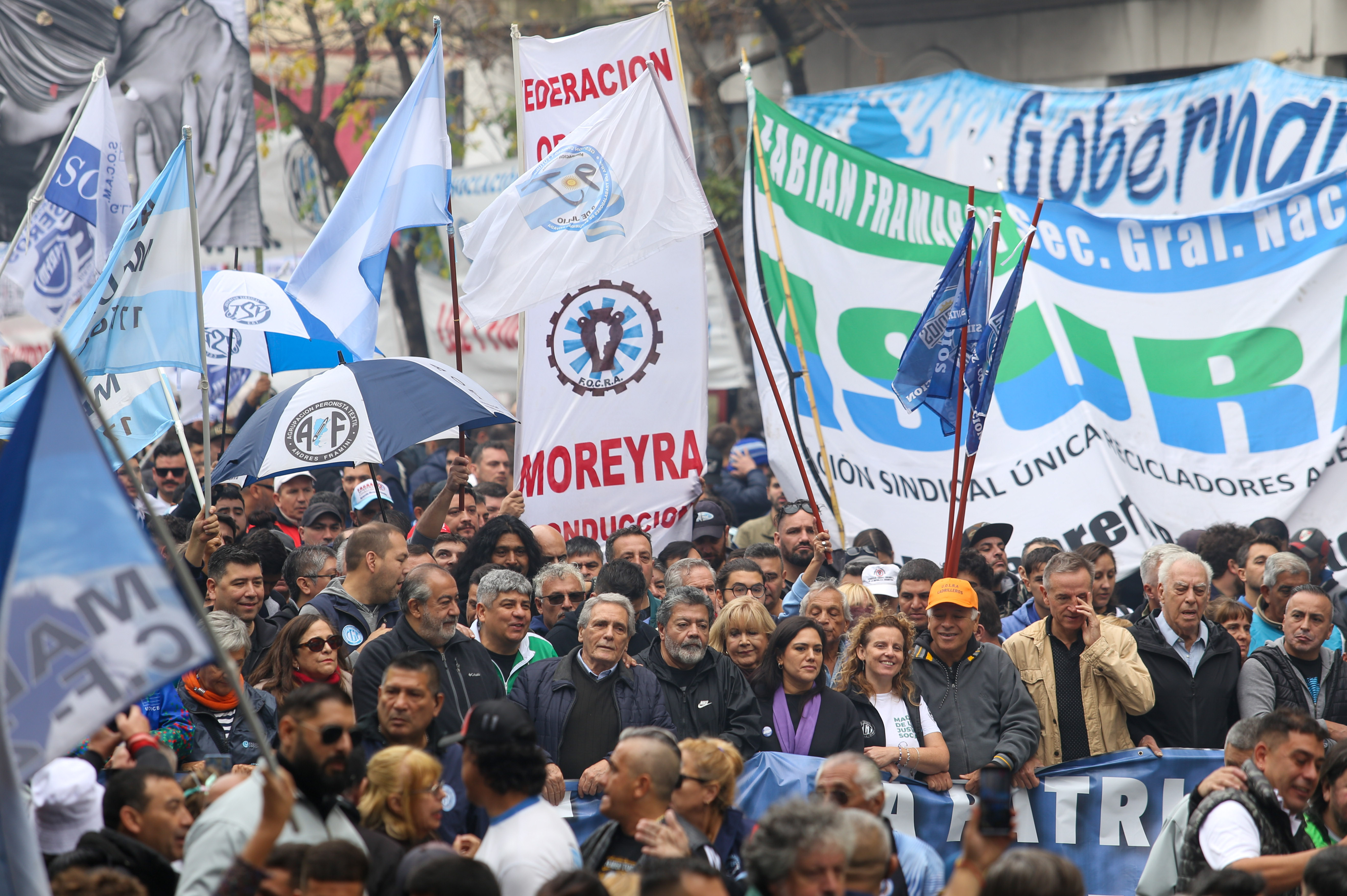 La CGT marchó en Buenos Aires por el Día del Trabajador y ratificó el paro general para el 9 de mayo