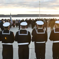 La Armada Argentina celebró sus 210 años de historia en la Plaza de la República de Río Gallegos