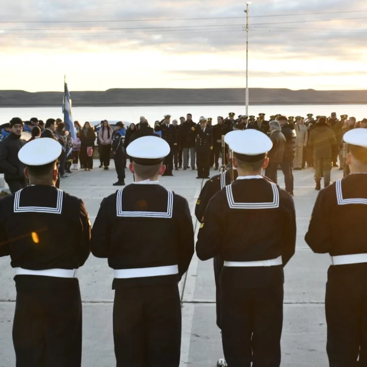 La Armada Argentina celebró sus 210 años de historia en la Plaza de la República de Río Gallegos