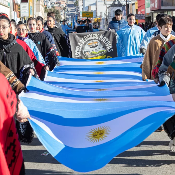 Comodoro Rivadavia se vistió de celeste y blanco en el 214° Aniversario de la Revolución de Mayo