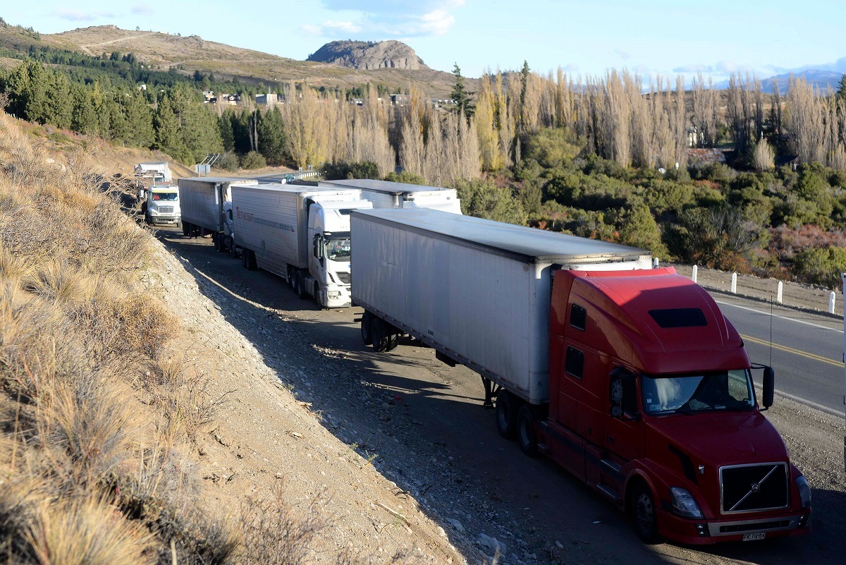 Dos provincias de la Patagonia cobrarán peaje al transporte pesado en rutas nacionales que conectan con Chile