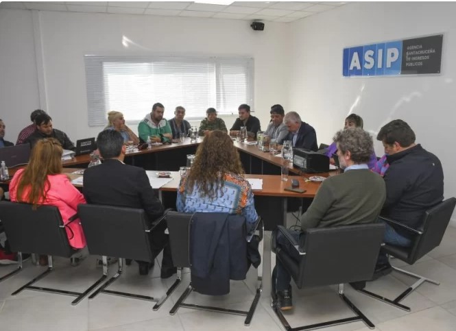 Aumento a los empleados públicos: Gobierno de Santa Cruz propuso una mejora en la paritaria central