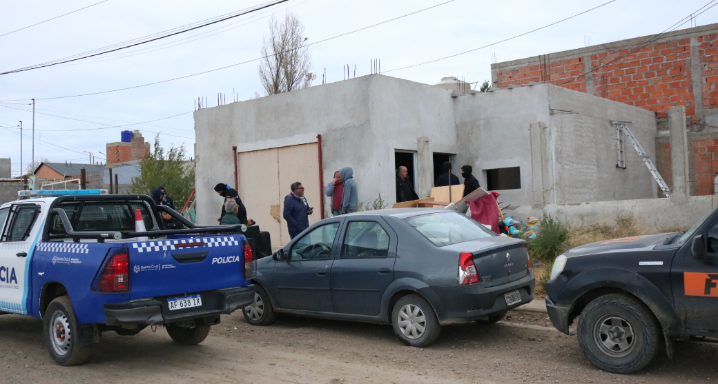 Denuncias cruzadas por usurpación y desalojo de una casa del barrio Rotary: “No sabemos si van a seguir robando”