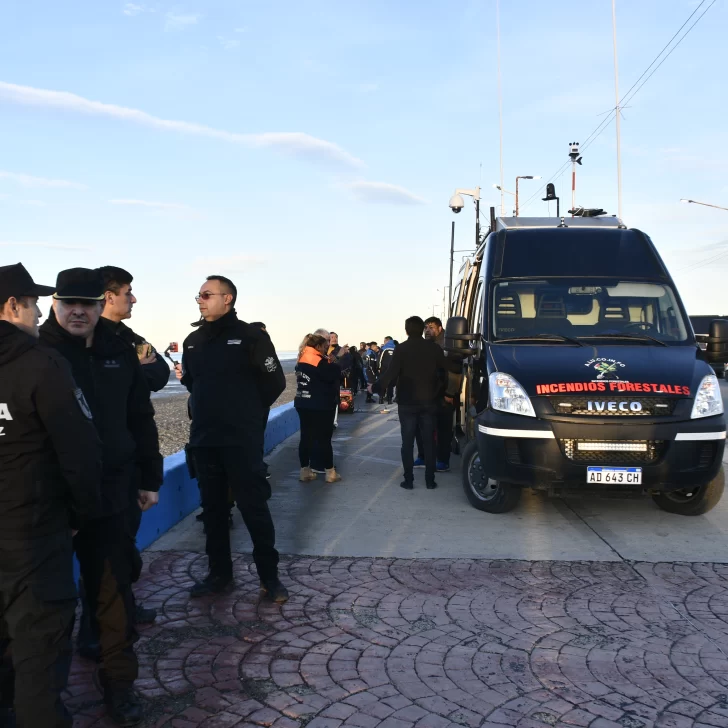 Realizaron un simulacro de rescate en las aguas de la costanera de Río Gallegos