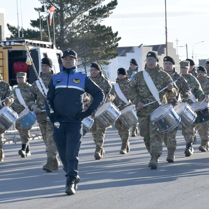 Río Gallegos festeja el 25 de Mayo con un inolvidable megadesfile y más de 45 mil porciones de locro