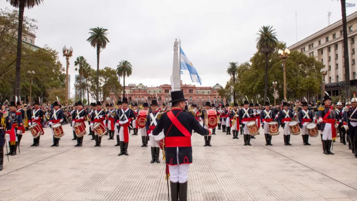 Por primera vez los tres regimientos históricos del Ejército Argentino realizaron el cambio de guardia al mismo tiempo